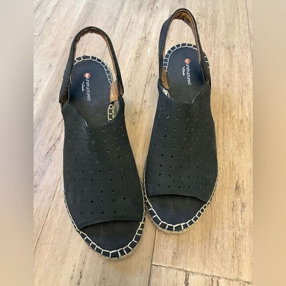 Clarks Unstructured women’s black leather wedge sling back heel. Size 8.5 - Picture 5 of 8